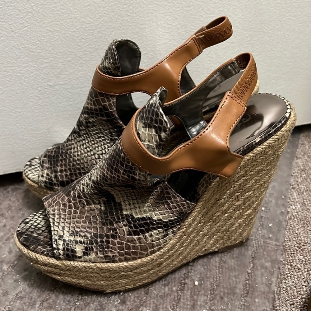 CARLOS Santana Snake Skin Wedges 7.5